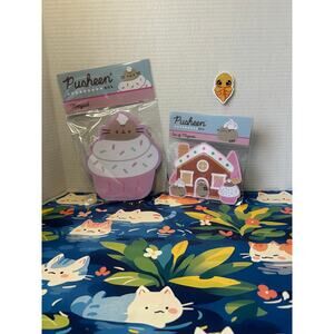 Pusheen Box Winter 2025 Gingerbread House Set of Magnets & Cupcake Notepad